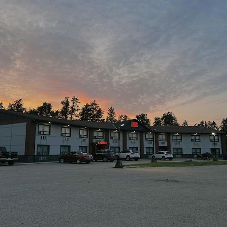 Hwy 17 Hotel Wawa Exteriör bild