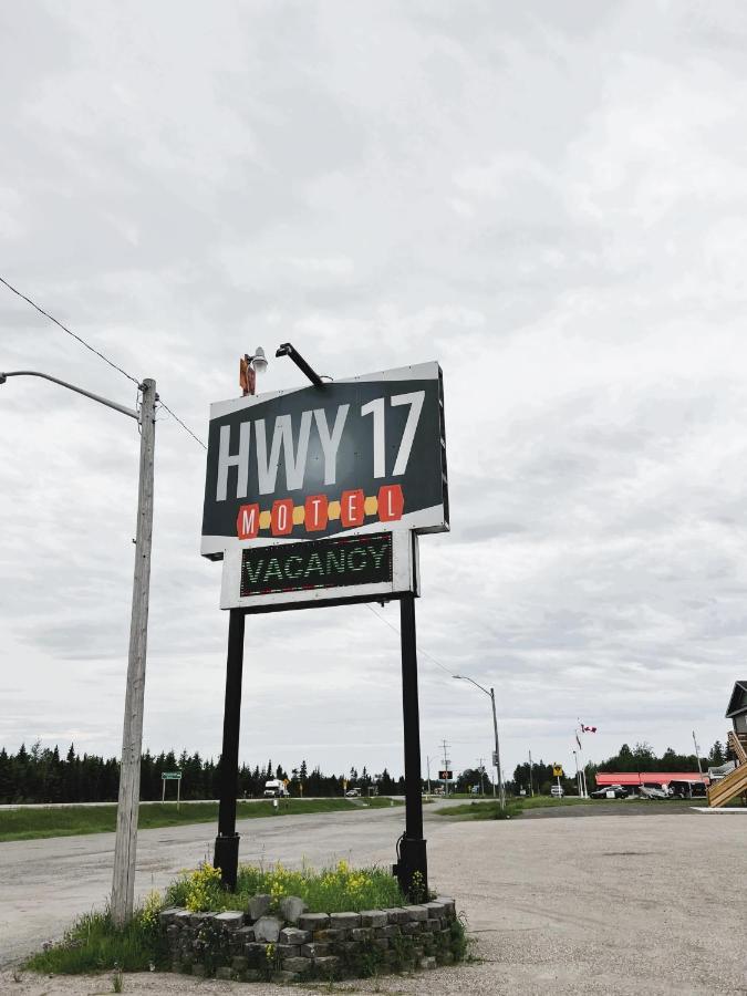 Hwy 17 Hotel Wawa Exteriör bild